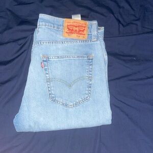 Selling these Levi jeans because I only wore them once and never wore size 33w